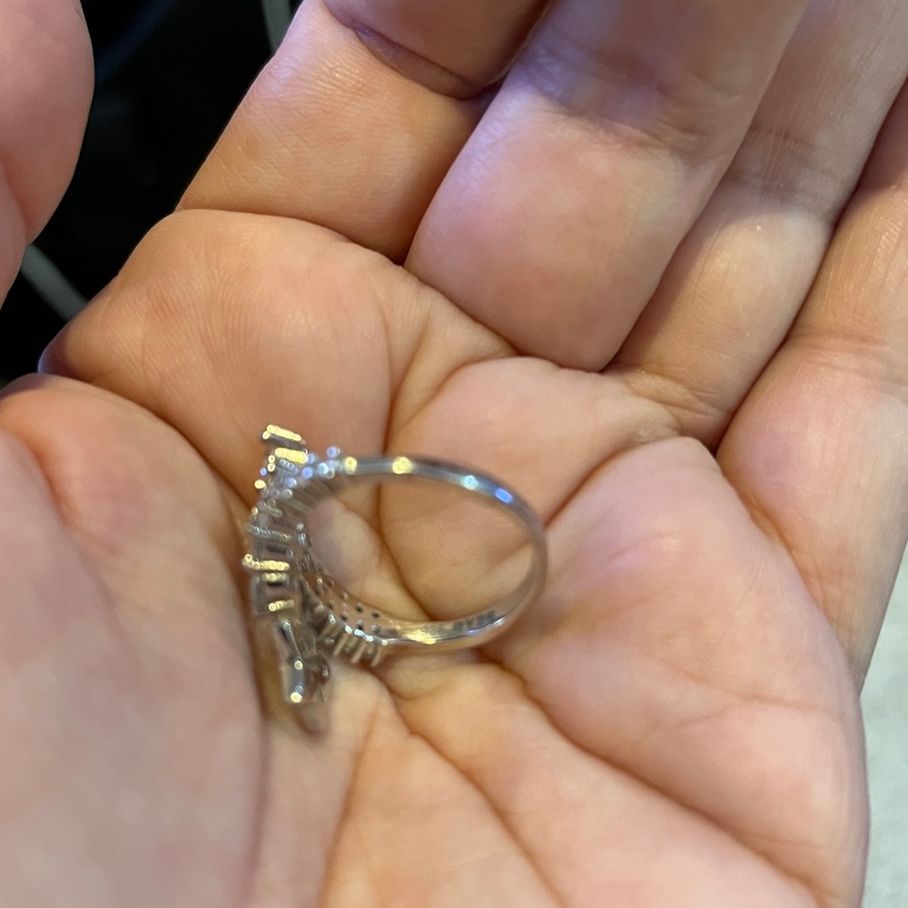 Elegant Silver and Gold Star Ring Set - Picture 4 of 7